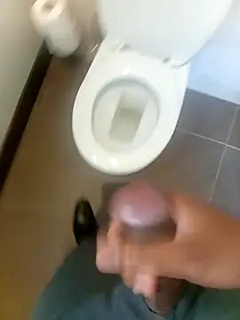 Snapshot of Luce1997 chatting on 11.13.25 Luce1997 online show from 11.13.25