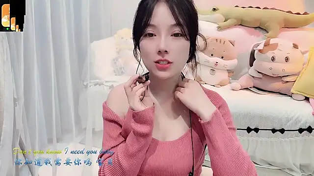 Snapshot of AKiKi711 chatting on 10.03.25 AKiKi711 online show from 10.03.25