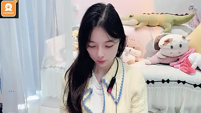 Snapshot of AKiKi711 chatting on 10.18.25 AKiKi711 online show from 10.18.25