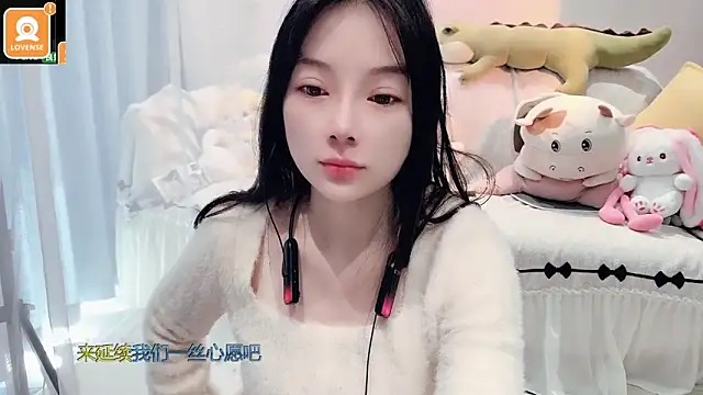 Snapshot of AKiKi711 chatting on 10.27.25 AKiKi711 online show from 10.27.25