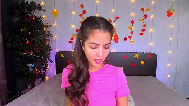 Milana Crystal  online show from 11.20.25