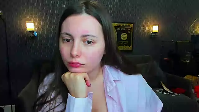 Snapshot of _extraterrestrial_ chatting on 11.17.25 extraterrestrial online show from 11.17.25