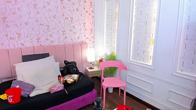Snapshot of Georgina-coule chatting on 12.02.24 Georgina-coule online show from 12.02.24
