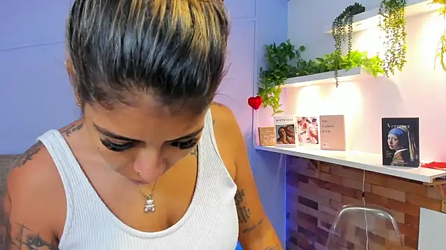 Snapshot of Georgina-coule chatting on 02.19.25 Georgina-coule online show from 02.19.25