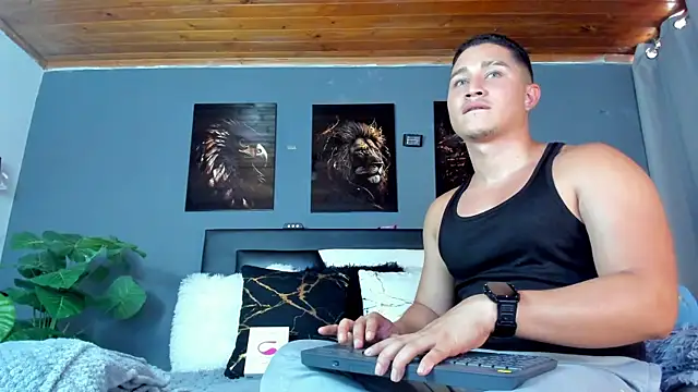 Snapshot of francesco_evan chatting on 10.26.25 francesco evan online show from 10.26.25