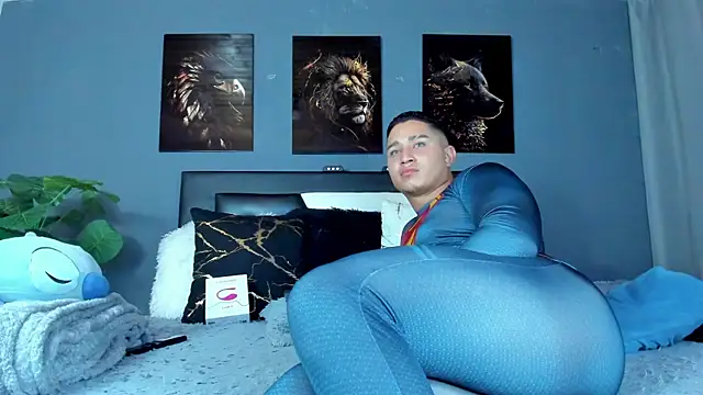 Snapshot of francesco_evan chatting on 11.04.25 francesco evan online show from 11.04.25