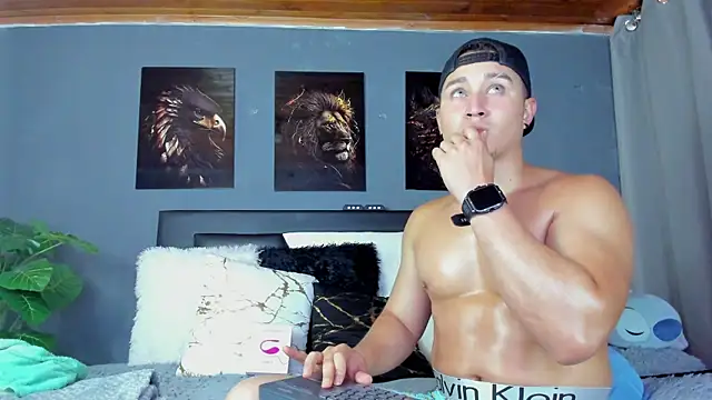 Snapshot of francesco_evan chatting on 11.15.25 francesco evan online show from 11.15.25