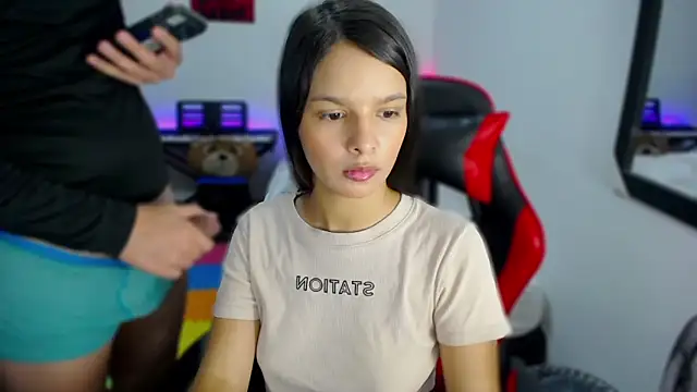 jessi and boy online show from 10.18.25