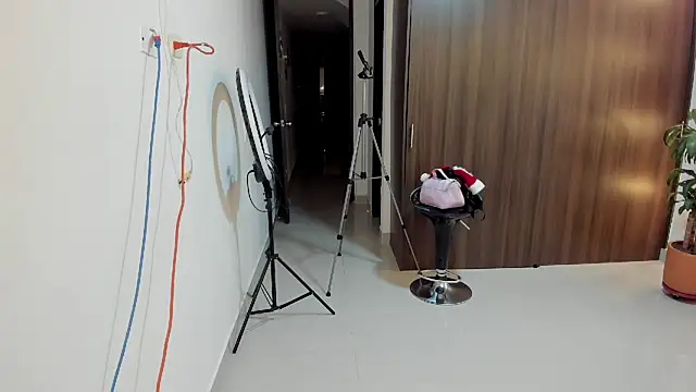 Kylie2211 online show from 12.27.24