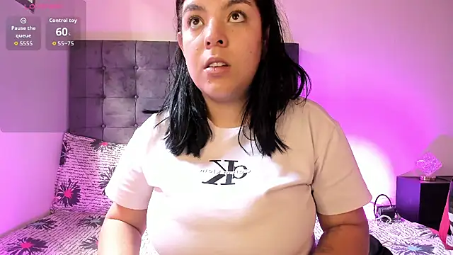 Kylie2211 online show from 11.19.25