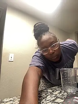 Snapshot of XxMidnightEssencexX chatting on 11.16.25 XxMidnightEssencexX online show from 11.16.25