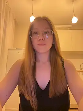 Snapshot of Eva_Weyne chatting on 10.22.25 Eva Weyne online show from 10.22.25