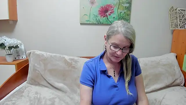 irinamaux online show from 02.15.25