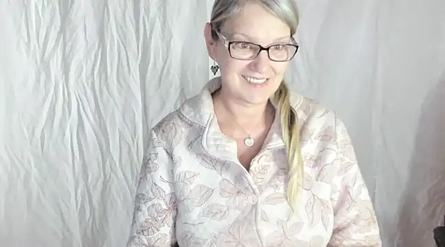 irinamaux online show from 02.22.25