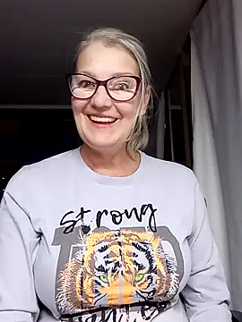 irinamaux online show from 10.04.25