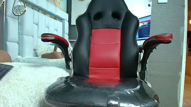 emily madrid online show from 11.08.25