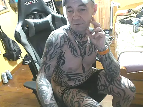 Snapshot of Tomi18cmm2 chatting on 02.15.26 Tomi18cmm2 online show from 02.15.26