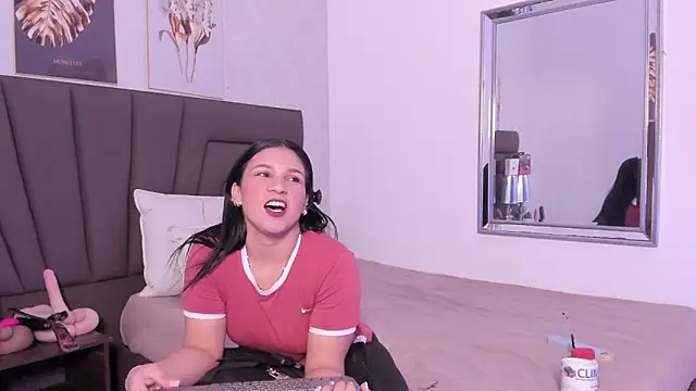 Sofi Perez  online show from 11.26.25