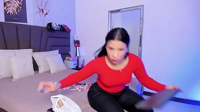 Sofi Perez  online show from 03.19.26