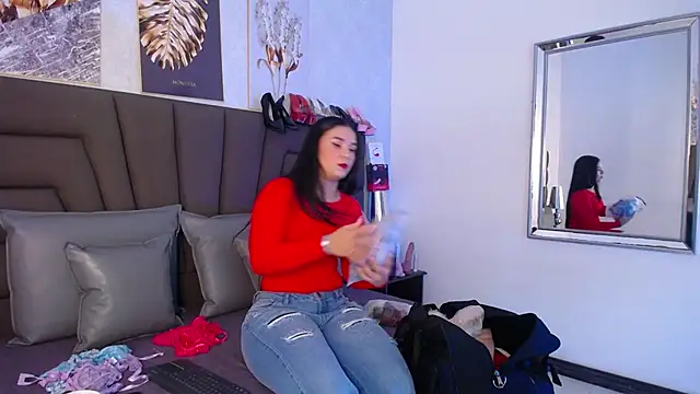 Sofi Perez  online show from 04.05.26