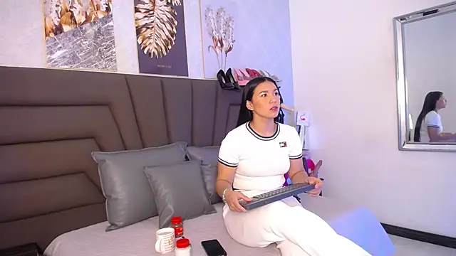 Snapshot of Sofi_Perez_ chatting on 05.18.26 Sofi Perez online show from 05.18.26