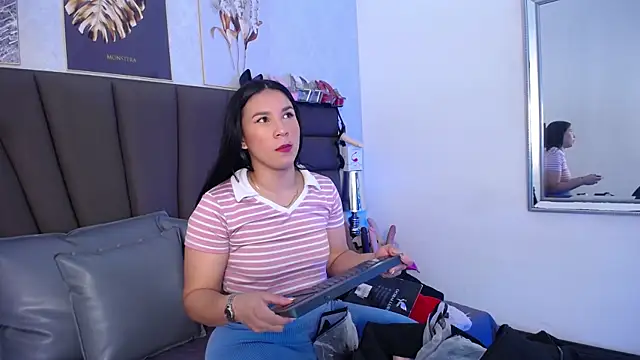 Snapshot of Sofi_Perez_ chatting on 05.19.26 Sofi Perez online show from 05.19.26