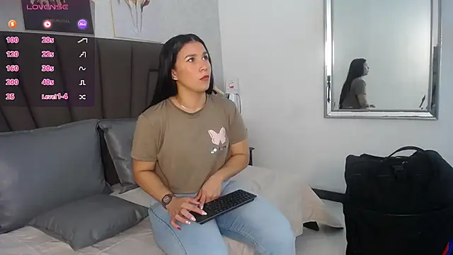 Snapshot of Sofi_Perez_ chatting on 05.25.26 Sofi Perez online show from 05.25.26