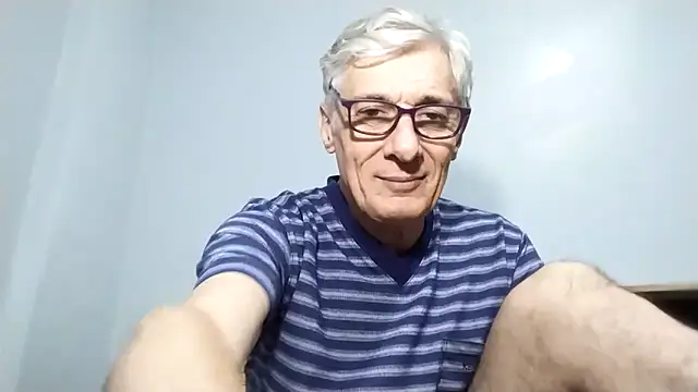 Snapshot of BIGUNCUTHARDCOCK chatting on 09.28.25 BIGUNCUTHARDCOCK online show from 09.28.25