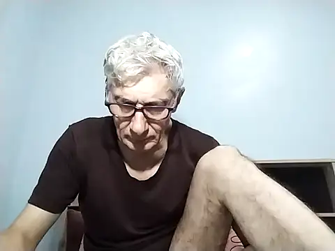 Snapshot of BIGUNCUTHARDCOCK chatting on 09.29.25 BIGUNCUTHARDCOCK online show from 09.29.25