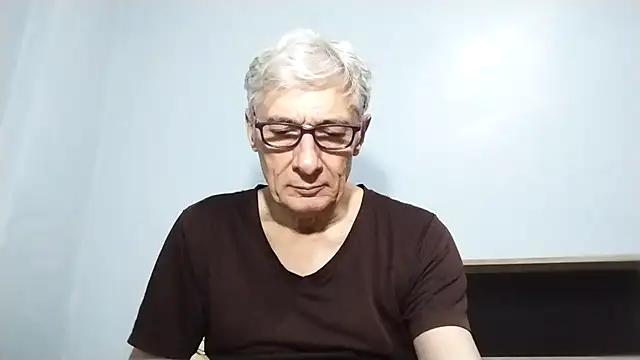 Snapshot of BIGUNCUTHARDCOCK chatting on 09.29.25 BIGUNCUTHARDCOCK online show from 09.29.25