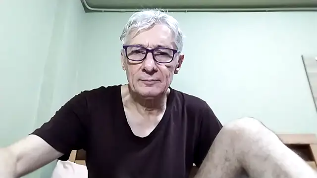 Snapshot of BIGUNCUTHARDCOCK chatting on 10.01.25 BIGUNCUTHARDCOCK online show from 10.01.25