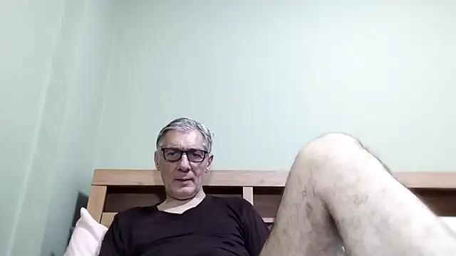 Snapshot of BIGUNCUTHARDCOCK chatting on 10.02.25 BIGUNCUTHARDCOCK online show from 10.02.25