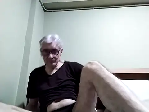 Snapshot of BIGUNCUTHARDCOCK chatting on 10.03.25 BIGUNCUTHARDCOCK online show from 10.03.25