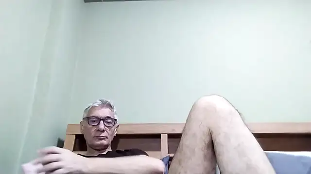 Snapshot of BIGUNCUTHARDCOCK chatting on 10.05.25 BIGUNCUTHARDCOCK online show from 10.05.25