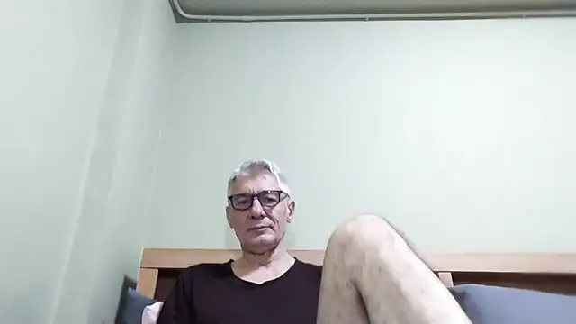 Snapshot of BIGUNCUTHARDCOCK chatting on 10.08.25 BIGUNCUTHARDCOCK online show from 10.08.25