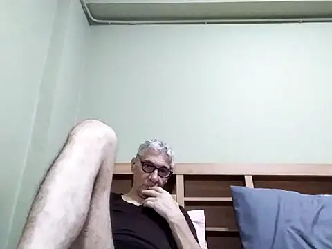 Snapshot of BIGUNCUTHARDCOCK chatting on 10.08.25 BIGUNCUTHARDCOCK online show from 10.08.25