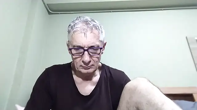 Snapshot of BIGUNCUTHARDCOCK chatting on 10.10.25 BIGUNCUTHARDCOCK online show from 10.10.25