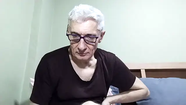 Snapshot of BIGUNCUTHARDCOCK chatting on 10.10.25 BIGUNCUTHARDCOCK online show from 10.10.25