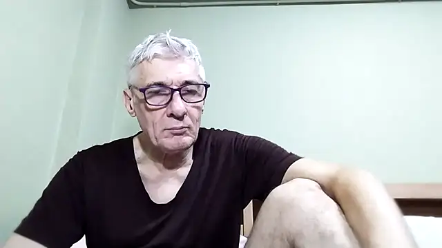 Snapshot of BIGUNCUTHARDCOCK chatting on 10.12.25 BIGUNCUTHARDCOCK online show from 10.12.25