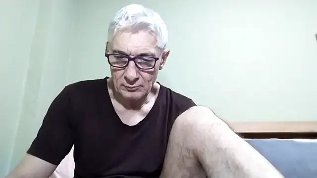 Snapshot of BIGUNCUTHARDCOCK chatting on 10.13.25 BIGUNCUTHARDCOCK online show from 10.13.25