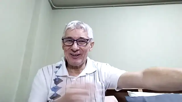 Snapshot of BIGUNCUTHARDCOCK chatting on 10.14.25 BIGUNCUTHARDCOCK online show from 10.14.25