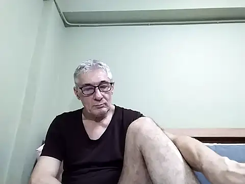 Snapshot of BIGUNCUTHARDCOCK chatting on 10.15.25 BIGUNCUTHARDCOCK online show from 10.15.25