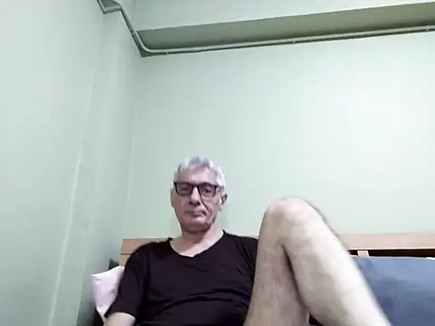 Snapshot of BIGUNCUTHARDCOCK chatting on 10.16.25 BIGUNCUTHARDCOCK online show from 10.16.25