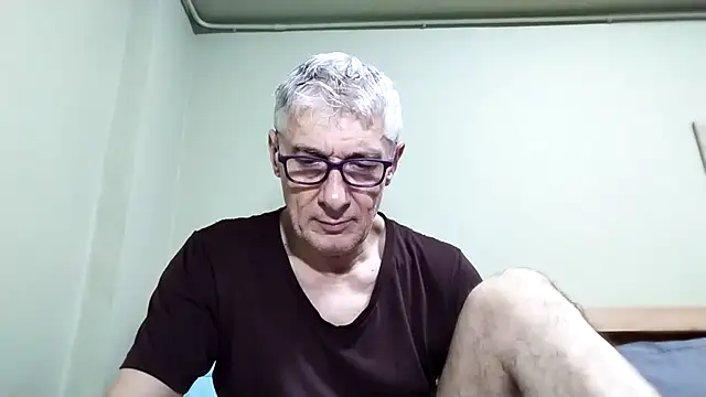 Snapshot of BIGUNCUTHARDCOCK chatting on 10.19.25 BIGUNCUTHARDCOCK online show from 10.19.25