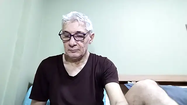 Snapshot of BIGUNCUTHARDCOCK chatting on 10.20.25 BIGUNCUTHARDCOCK online show from 10.20.25