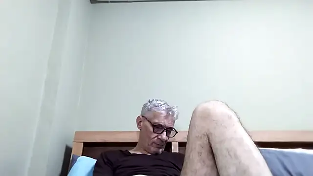 Snapshot of BIGUNCUTHARDCOCK chatting on 10.20.25 BIGUNCUTHARDCOCK online show from 10.20.25