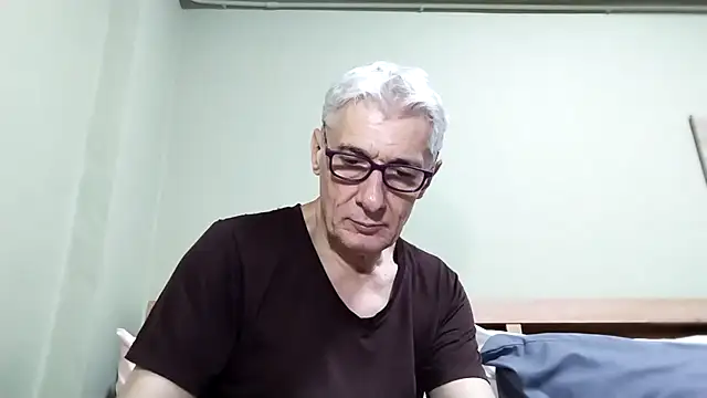 Snapshot of BIGUNCUTHARDCOCK chatting on 10.23.25 BIGUNCUTHARDCOCK online show from 10.23.25