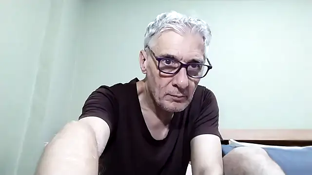 Snapshot of BIGUNCUTHARDCOCK chatting on 10.27.25 BIGUNCUTHARDCOCK online show from 10.27.25