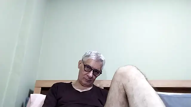 Snapshot of BIGUNCUTHARDCOCK chatting on 10.28.25 BIGUNCUTHARDCOCK online show from 10.28.25