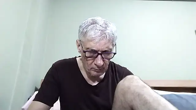 Snapshot of BIGUNCUTHARDCOCK chatting on 11.02.25 BIGUNCUTHARDCOCK online show from 11.02.25